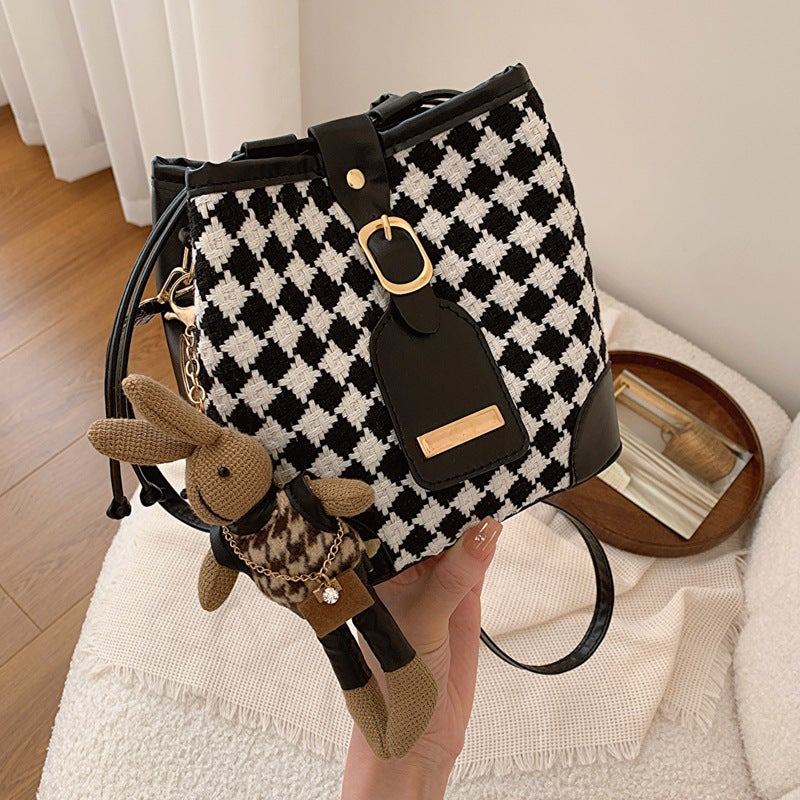 This Year'S Popular Bag Women'S 2023 Retro Rhombus Bucket Bag Fashion Niche Design Shoulder Messenger Bag - Image 3