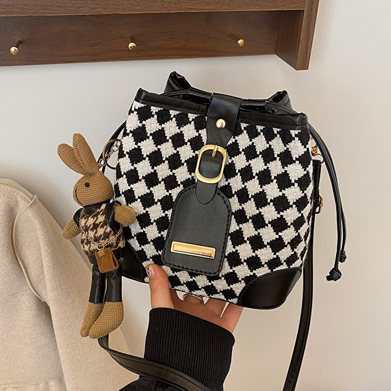 This Year'S Popular Bag Women'S 2023 Retro Rhombus Bucket Bag Fashion Niche Design Shoulder Messenger Bag - Image 4