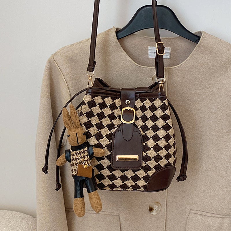 This Year'S Popular Bag Women'S 2023 Retro Rhombus Bucket Bag Fashion Niche Design Shoulder Messenger Bag - Image 1