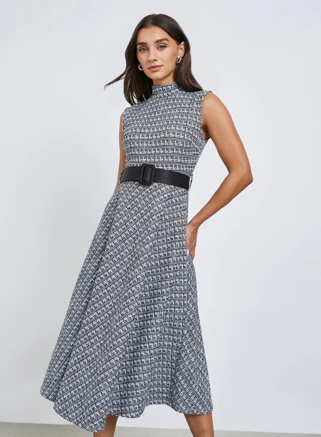 ستايلي فستان ميدي بلا أكمام بحافة واسعة مع حزام