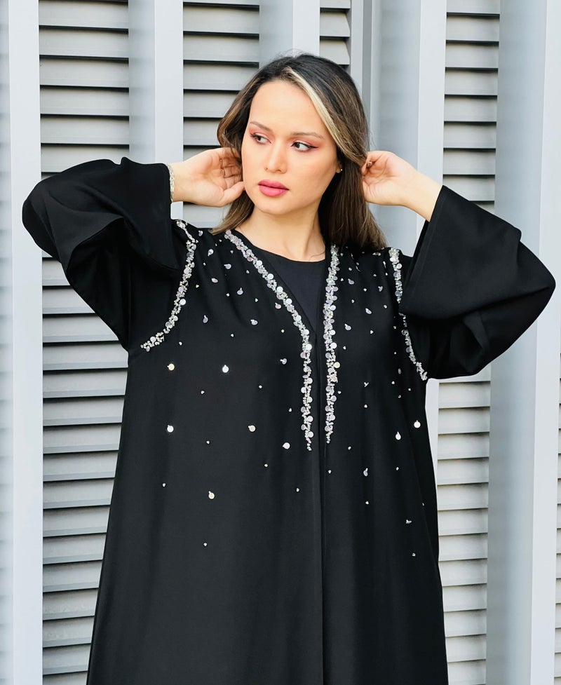Moistreet Crepe Embellished Abaya - Image 4