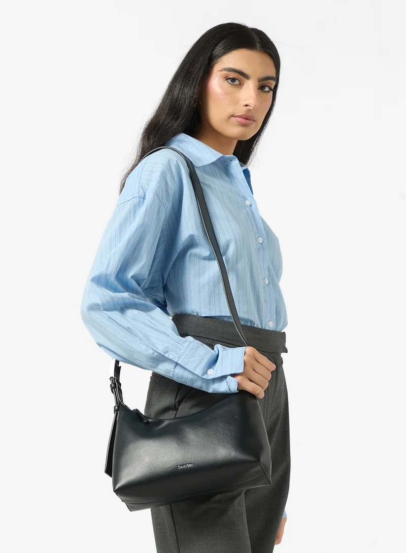 CALVIN KLEIN MEDIUM CROSSBODY BAG WITH HARDWARE STRAP