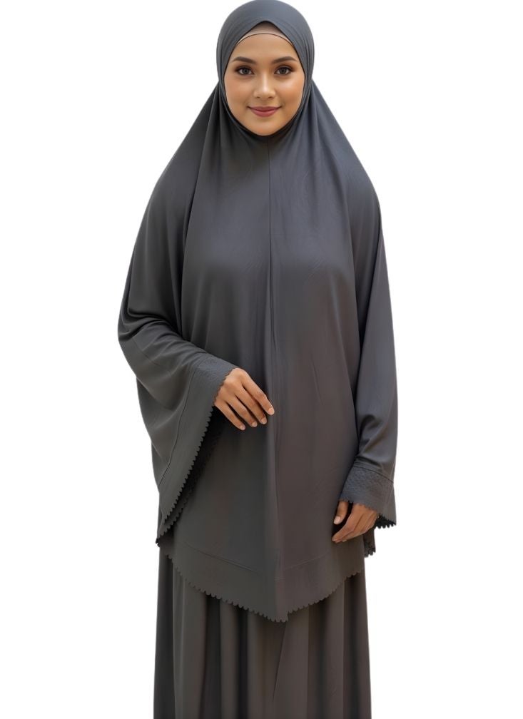 بريميم فستان صلاة رمادي داكن بتغطية كاملة – عباية محتشمة بتصميم بسيط وقصة انسيابية - Image 1