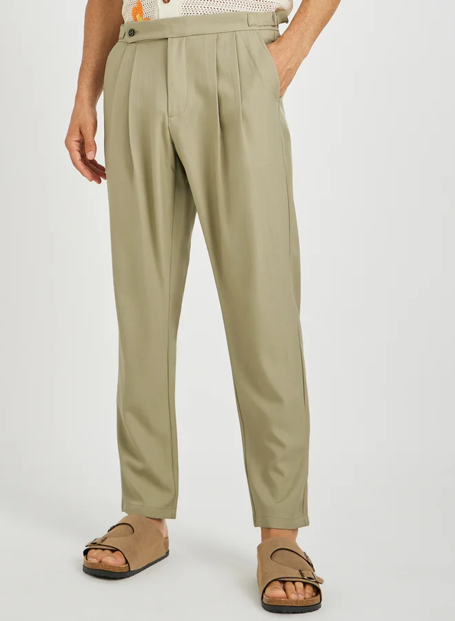 Take Two Men Green Solid Slant Pocket Pleated Relaxed Fit Pants