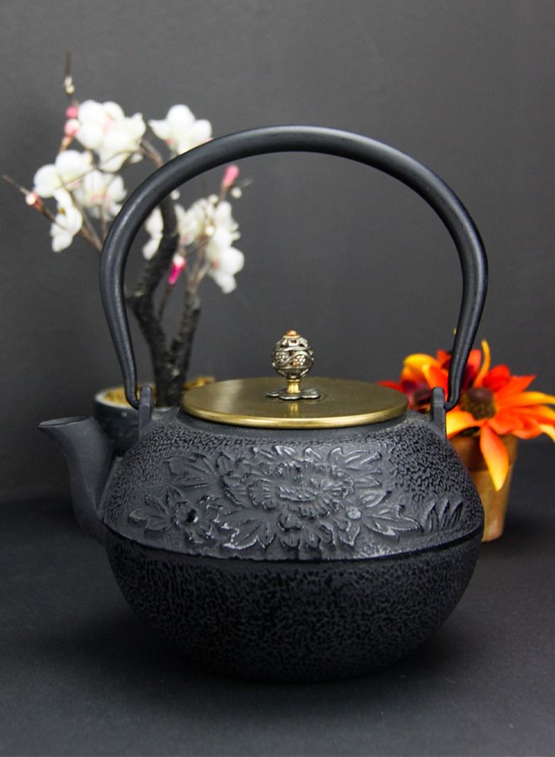 Tealand Durable Coated with Enamel Interior Cast Iron Teapot Flower  with Stainless Steel Infuser for Brewing Loose Tea Leaf (Black & Gold)  1.2 Liters - Image 5