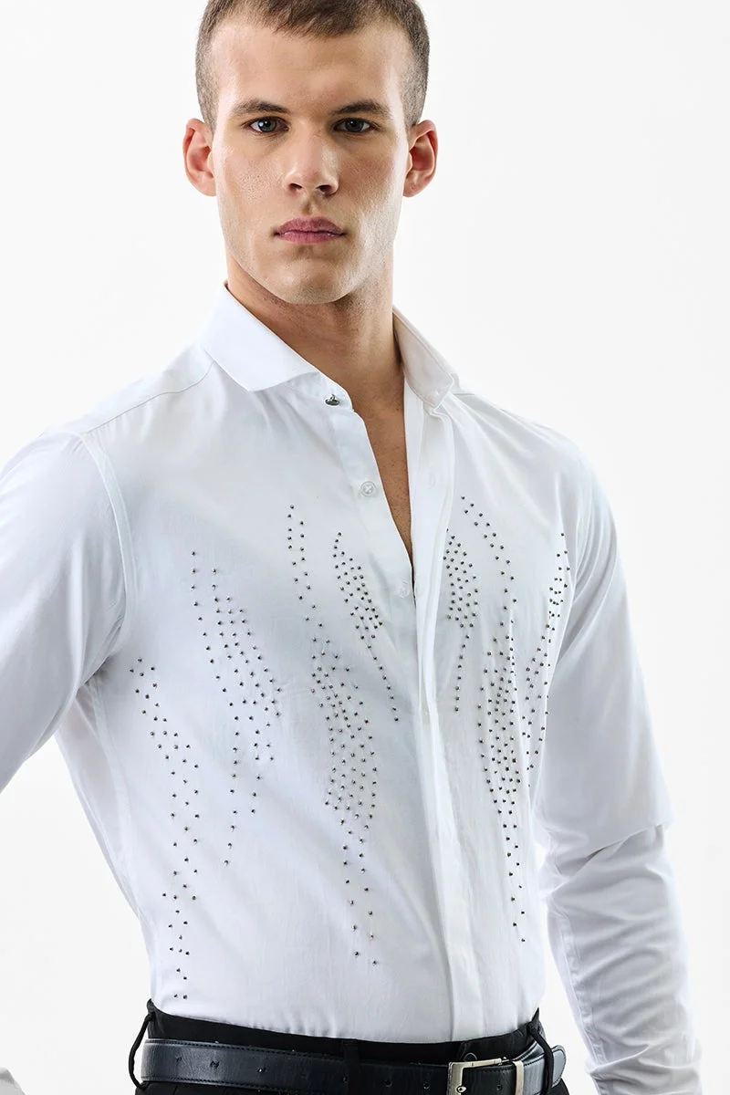 سنيتش قميص أبيض فاخر قطني مزخرف بقصة ضيقة