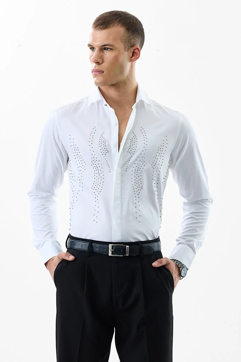 سنيتش قميص أبيض فاخر قطني مزخرف بقصة ضيقة