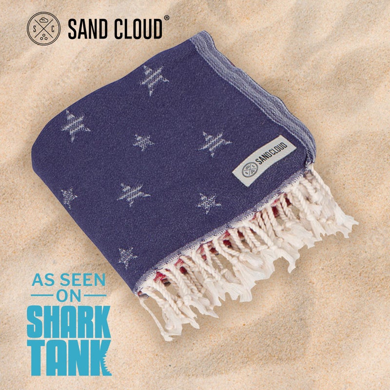 Sand Cloud منشفة شاطئ ساند كلاود - خالية من الرمال - 100% خيوط قطن تركي عضوي - منشفة سريعة الجفاف للشاطئ، النزهات، البطانية أو الحمام - كما تم عرضها في برنامج شارك تانك - نجوم وخطوط (أحمر، أبيض وأزرق) - Image 2