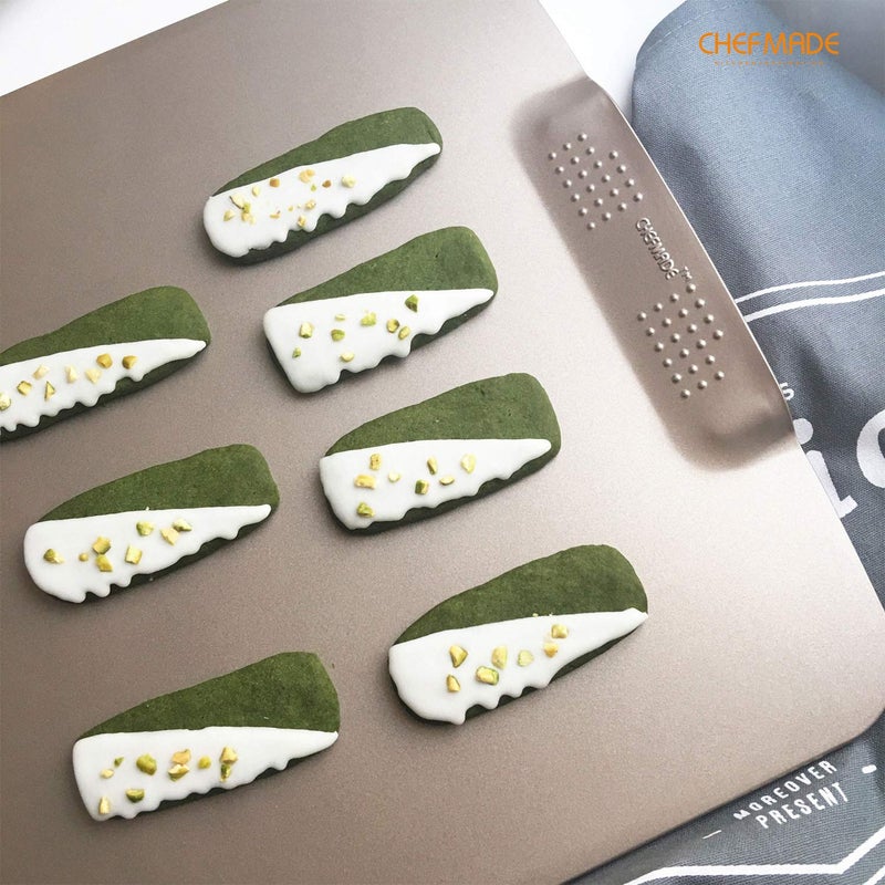 CHEFMADE Cookie Sheet Pan, 12-Inch One-Handed Gripping Non-Stick Rimless Bakeware for Oven Baking 11.4" x 12.8"x 0.6" (Champagne Gold) - Image 5