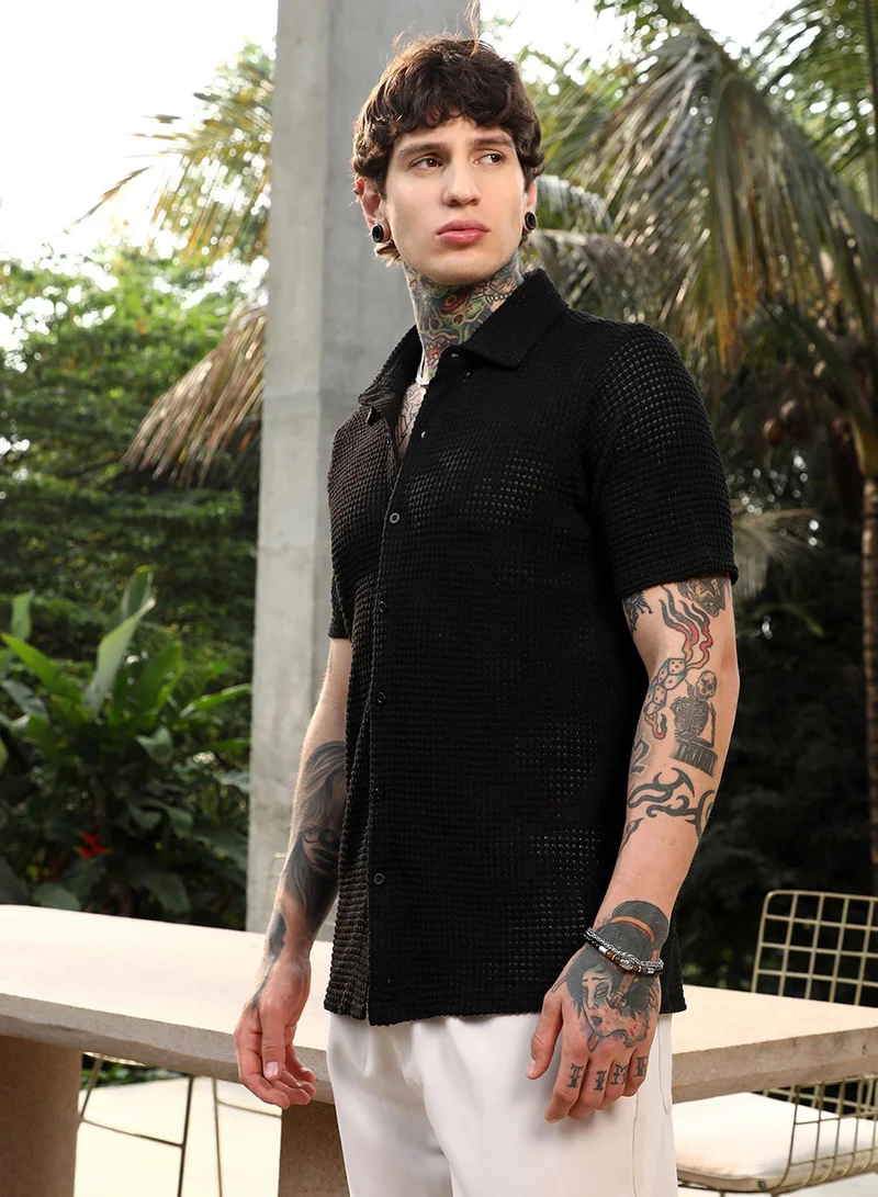 Campus Sutra Campus Sutra Men's Onyx Black Solid-Knit Oversized Shirt For Casual Wear | Spread Collar | Short Regular Sleeves | Button Closure | Oversized Shirt Crafted With Comfort Fit For Everyday Wear