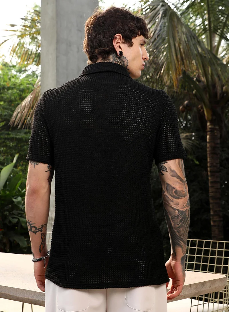 Campus Sutra Campus Sutra Men's Onyx Black Solid-Knit Oversized Shirt For Casual Wear | Spread Collar | Short Regular Sleeves | Button Closure | Oversized Shirt Crafted With Comfort Fit For Everyday Wear