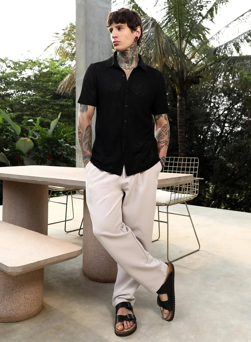 Campus Sutra Campus Sutra Men's Onyx Black Solid-Knit Oversized Shirt For Casual Wear | Spread Collar | Short Regular Sleeves | Button Closure | Oversized Shirt Crafted With Comfort Fit For Everyday Wear