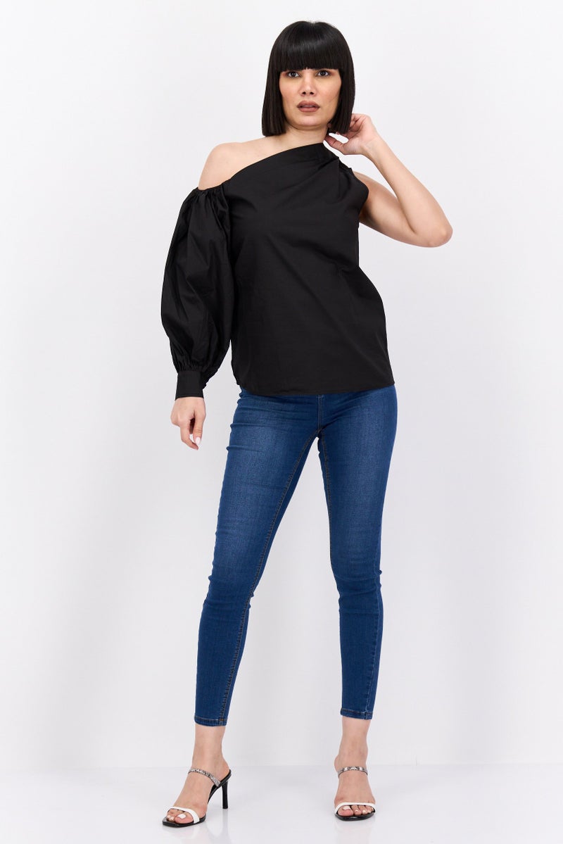 In the style بلوزة نسائية بكتف واحد غير متماثل بأكمام عادية، سوداء - Image 2