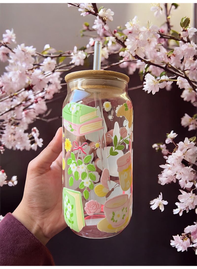 كوب آيس كوفي زجاجي بغطاء خشبي  تصميم الزهور وكتب وفناجين  550 مل مع شاليموه - Image 1