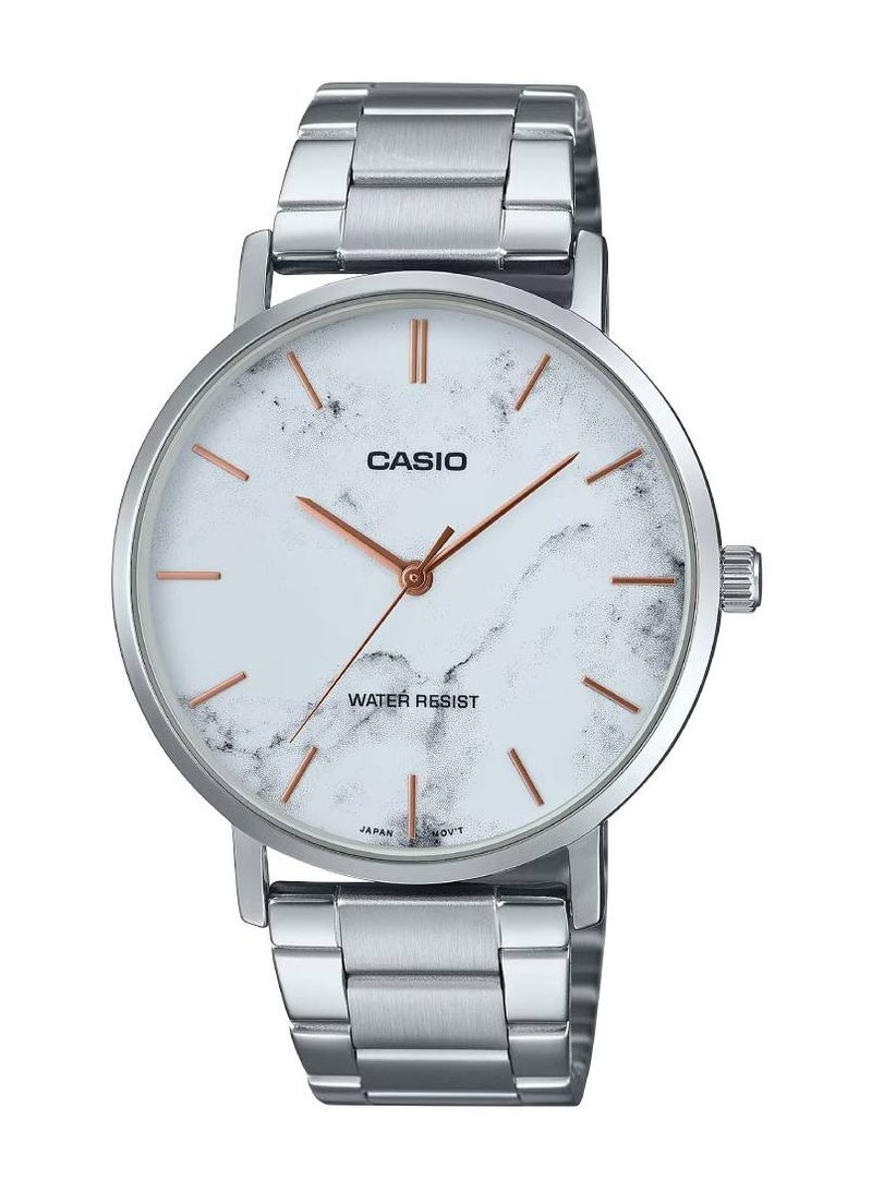 CASIO ساعة يد رجالية أنالوج كوارتز بقرص أبيض من الفولاذ المقاوم للصدأ MTP-VT01DM-7A