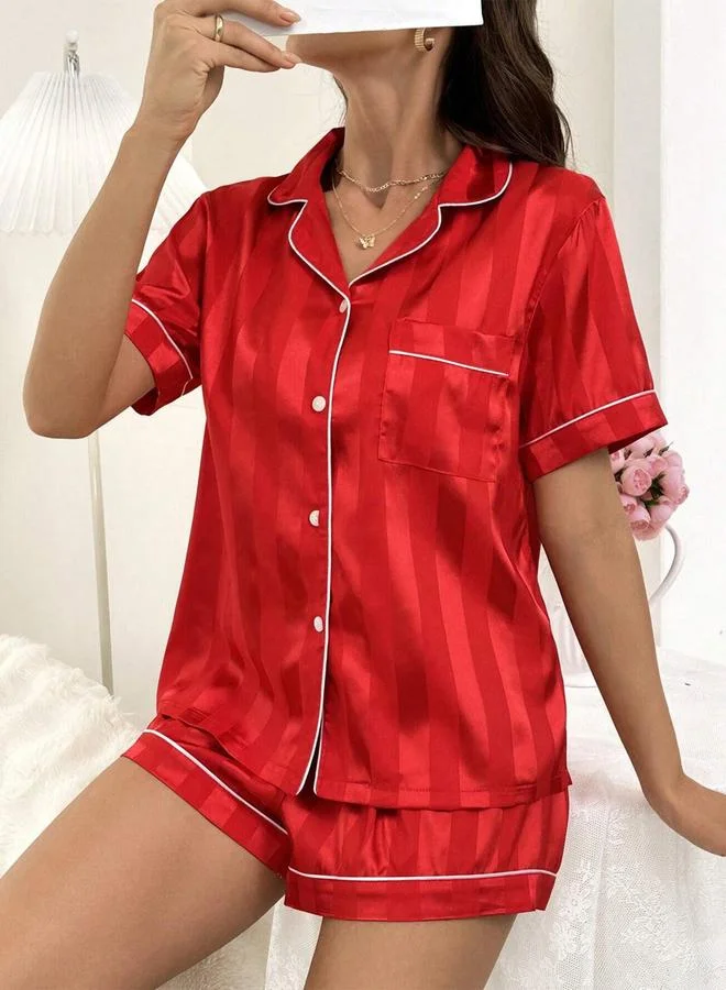 تايك تو مجموعة من شورت وبلوزة بتفاصيل محزوزة ونمط مخطط