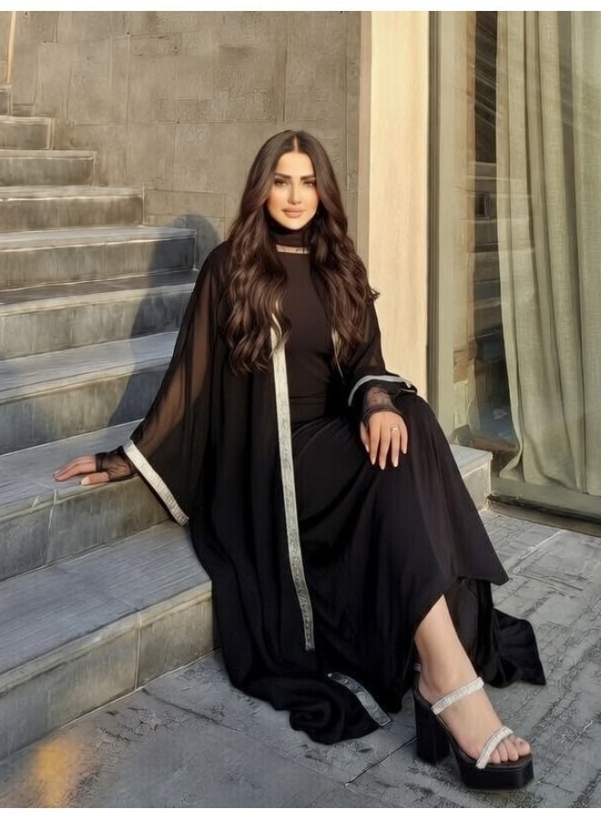 عباية كاردجيان سوداء فاخرة بتطريز سيلفر أنيق – تصميم مفتوح راقي بلمسة عصرية مميزة للطلعات والمناسبات ضيفي لنفسك اطلالة رائعة و جذابة كود 4036 - Image 5