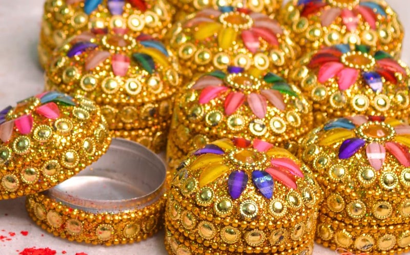 santarms Kumkum Box Set, Refillable Sindoor For Married Women, Ideal Wedding Gift, Puja Round Sindur Shringar Dani Dabbi, Beautifully Designed Moti Dibbi, Fancy And Elegant tilak Stick - Image 5