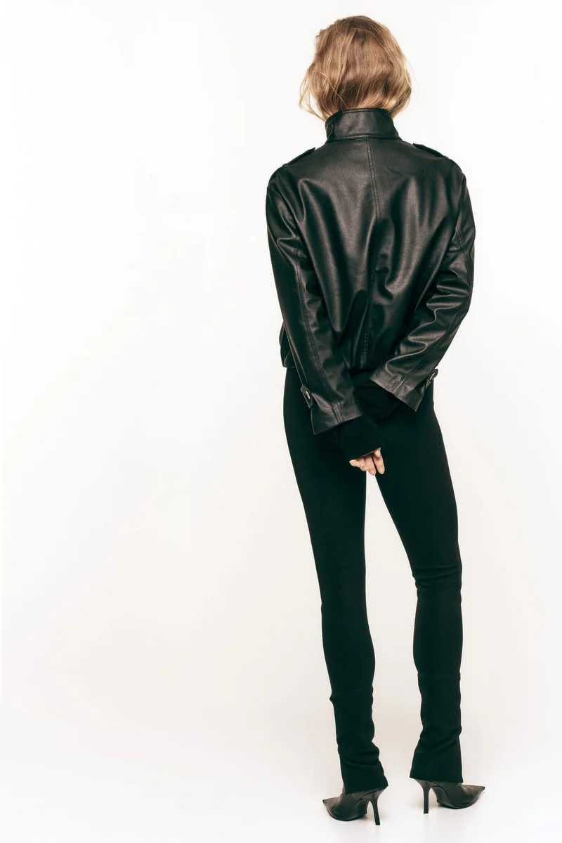 اتش اند ام لغينغز بسحّاب عند الحافة