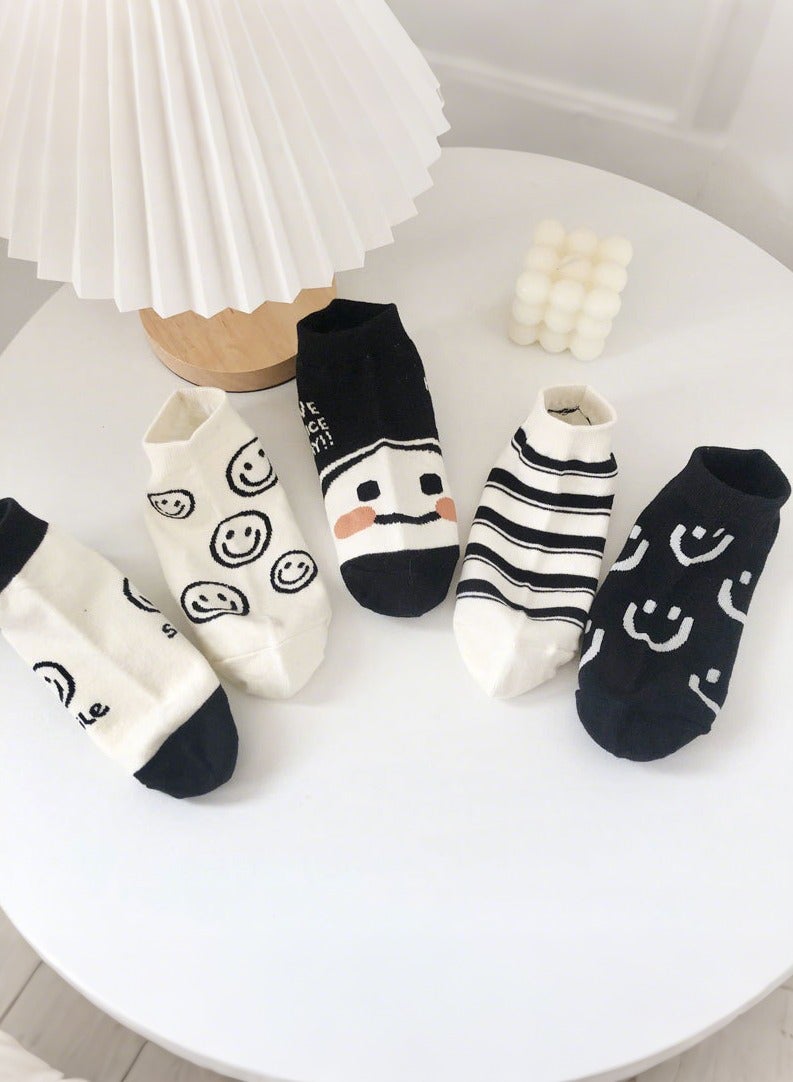 5 Pairs Cartoon Smiley Face Crew Socks Casual Cute Short socks Fashion Ankle Socks White Black for Girl Women  - Image 5