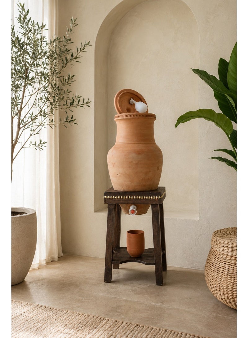 bilutih A clay jug with a float A clay water jar. The jar is considered clay. - Image 1