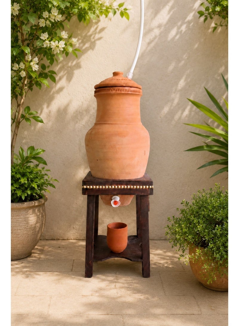 bilutih A clay jug with a float A clay water jar. The jar is considered clay. - Image 2