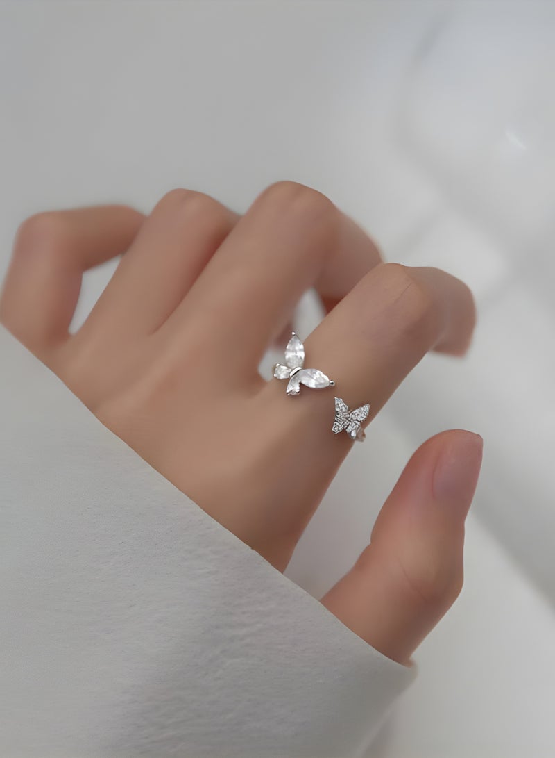925 ستيرلنغ سيلفر تشارمز خاتم فضة فاخر وناعم مصنوع بجودة عالية ودقة شديدة من الفضة الإسترلينية عيار 925 على شكل فراشات مرصعة بفصوص صغيرة من كريستال الزيركون ليعطي مظهرا رائعا للأميرة التي تستحقه - Image 4