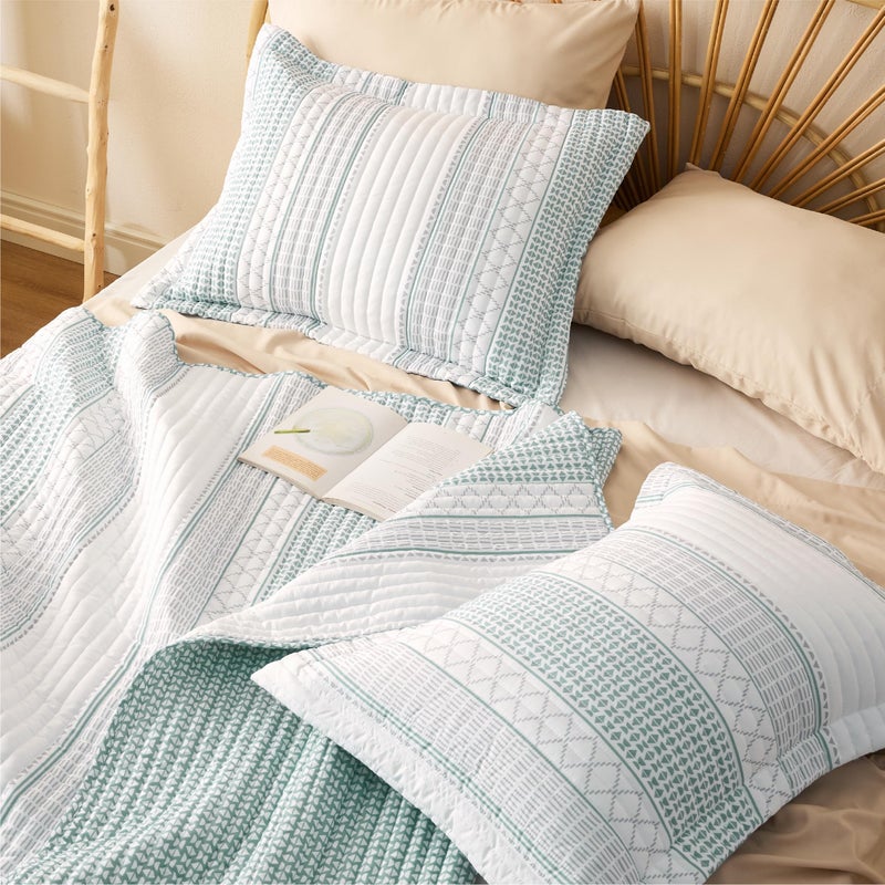 Bedsure بيسشور كوين كوينت مشجر - أزرق ورمادي، لحاف قابل للعكس، أغطية سرير من الميكروفايبر خفيفة الوزن، غطاء مخطط لجميع المواسم (90"x96") - Image 3