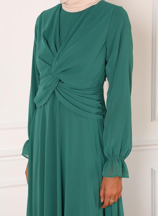 رفقة من مودانيسا فستان ماكسي بلف أمامي أخضر داكن سادة من رفقة بمودانيسا - Image 4
