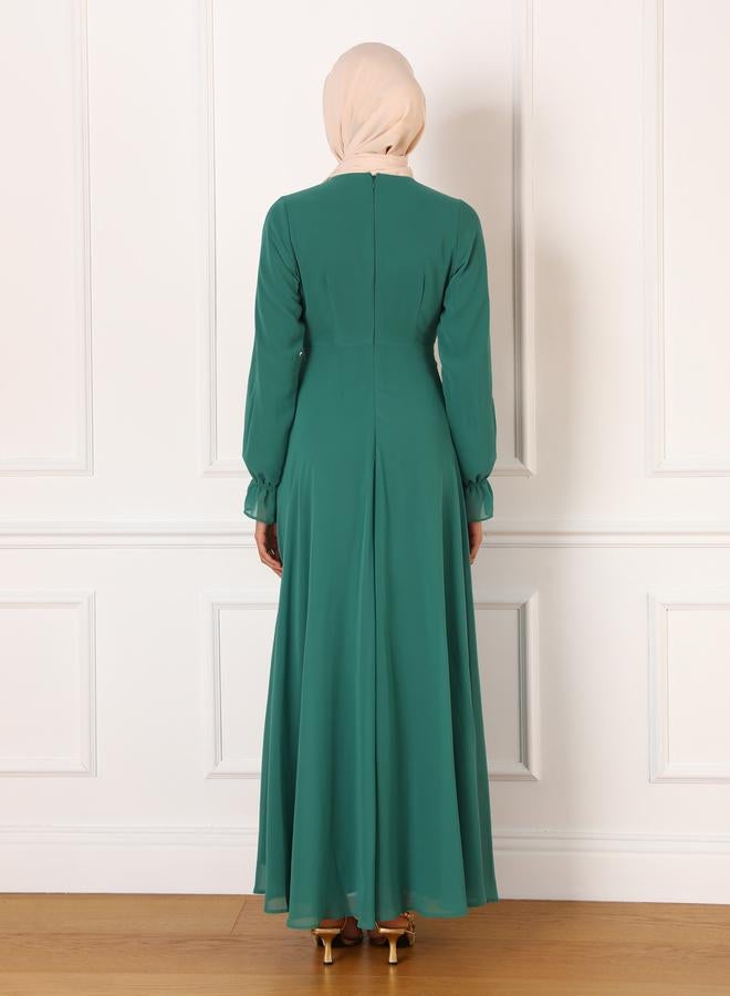 رفقة من مودانيسا فستان ماكسي بلف أمامي أخضر داكن سادة من رفقة بمودانيسا - Image 5