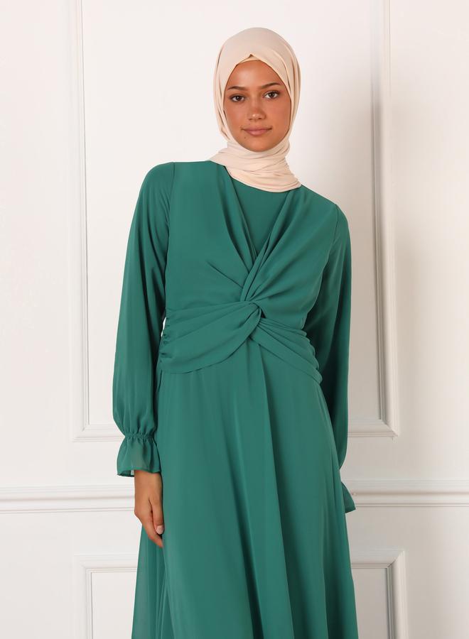 رفقة من مودانيسا فستان ماكسي بلف أمامي أخضر داكن سادة من رفقة بمودانيسا - Image 3