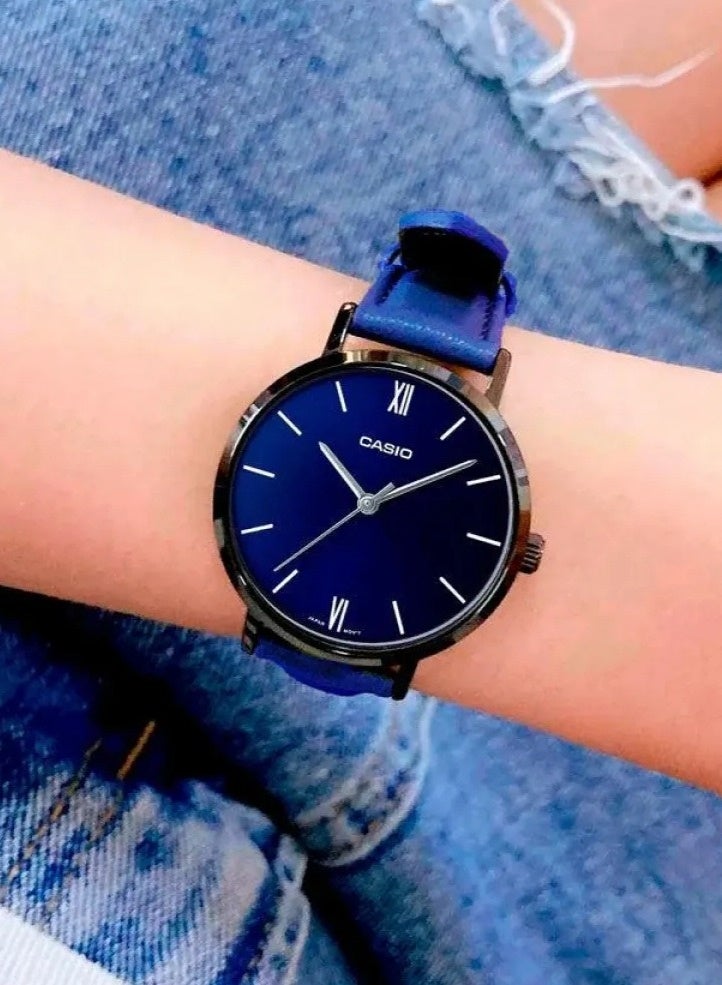 كاسيو Enticer Analog Women’s Watch LTP-VT02BL-2AUDF, 36 mm Blue Dial, Stainless Steel Case, Silver Stainless Steel Band, Water Resistant - Image 5