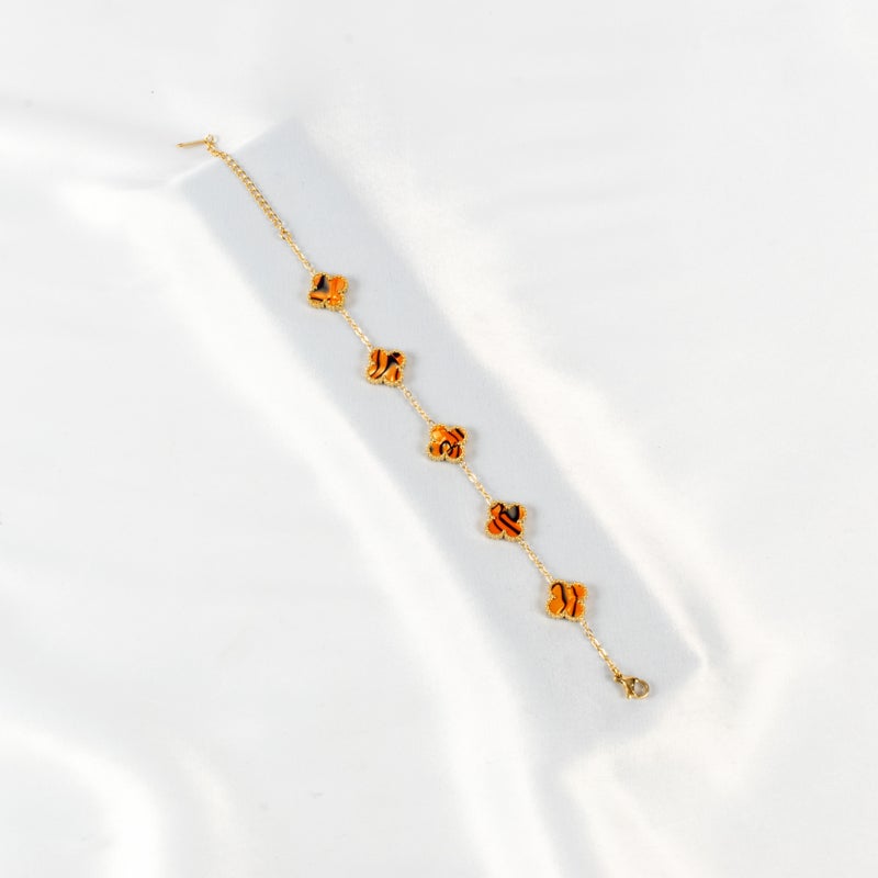 ذا بلاك بيرل اكسسوريز أنسيال أستانليس ستيل ذهبي مع شكل زهرة البرسيم بألوان خلابة - Image 1