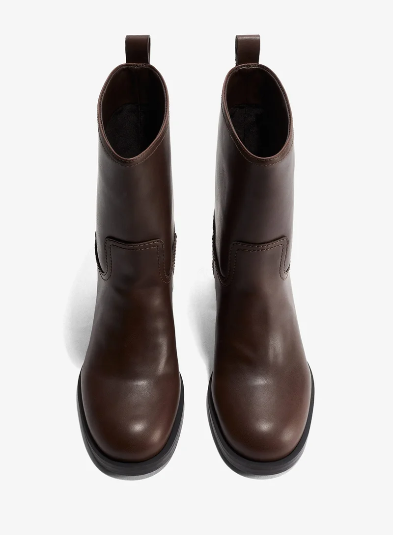 اتش اند ام بووت بطول الكاحل مع كعب سميك