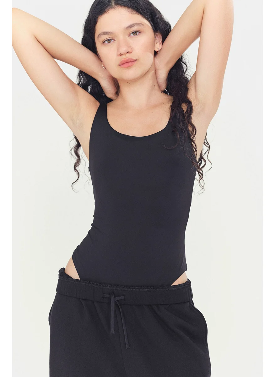 اتش اند ام Sports Thong Body In Softmove™