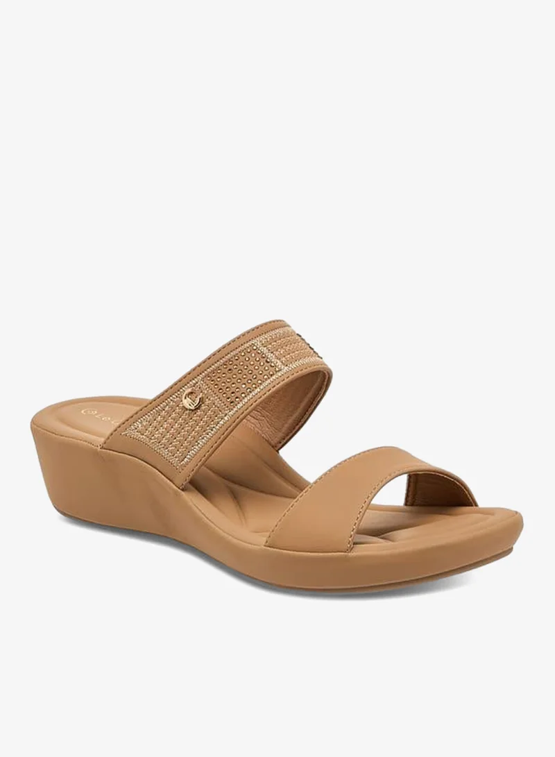 لو كونفورت صنادل نسائية سهلة الارتداء بكعب ويدج مزخرف