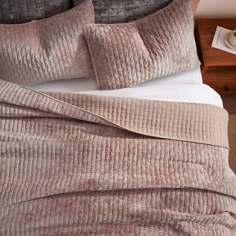 LEAONME Velvet Quilt California King Size 118''x106'', Lightweight Dusty Pink Velvet Comforter Set with 2 Matching Shams, Soft Cross Stitch Bedspread, Oversized King Quilt Set for All Season - Image 4