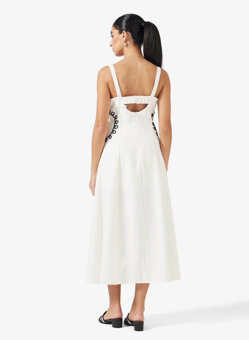 ايلا فستان بخصر مطرز - Image 2