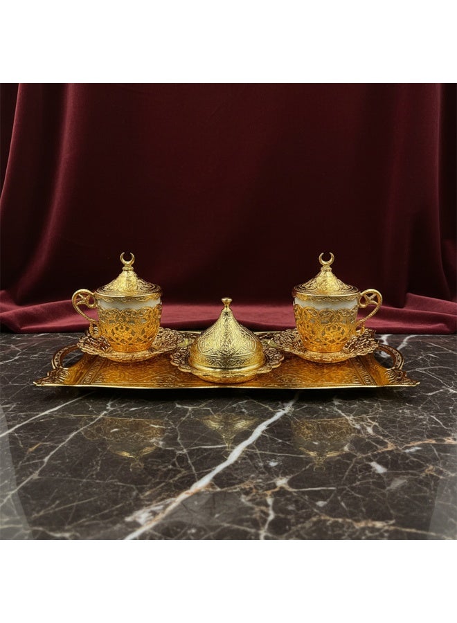 أكار طقم قهوة تركية فاخر لشخصين بالتراث العثماني الأنيق مع صحون، حوامل، أغطية فناجين، صينية وطبق مغطى للحلويات – باللون الذهبي الساحر – صناعة تركية - Image 2