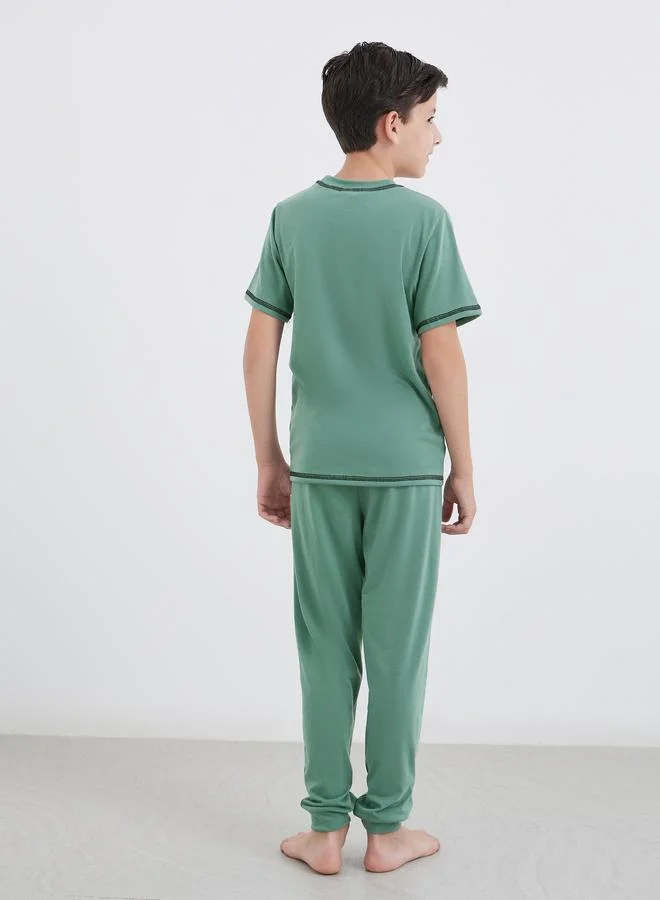 Styli Styli Boys Green Overlock Seam T-Shirt and Pyjama Set