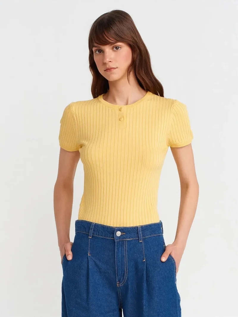 ديلفين DILVIN Ribbed Short-Sleeve Button Blouse