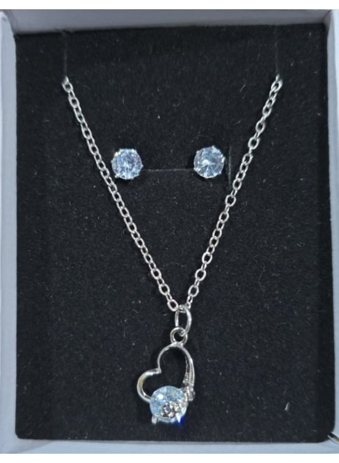 طقم مجوهرات نسائي مكون من قلادة وأقراط مرصعة بكريستال على شكل قلب مطلي بالفضة للنساء - Image 4