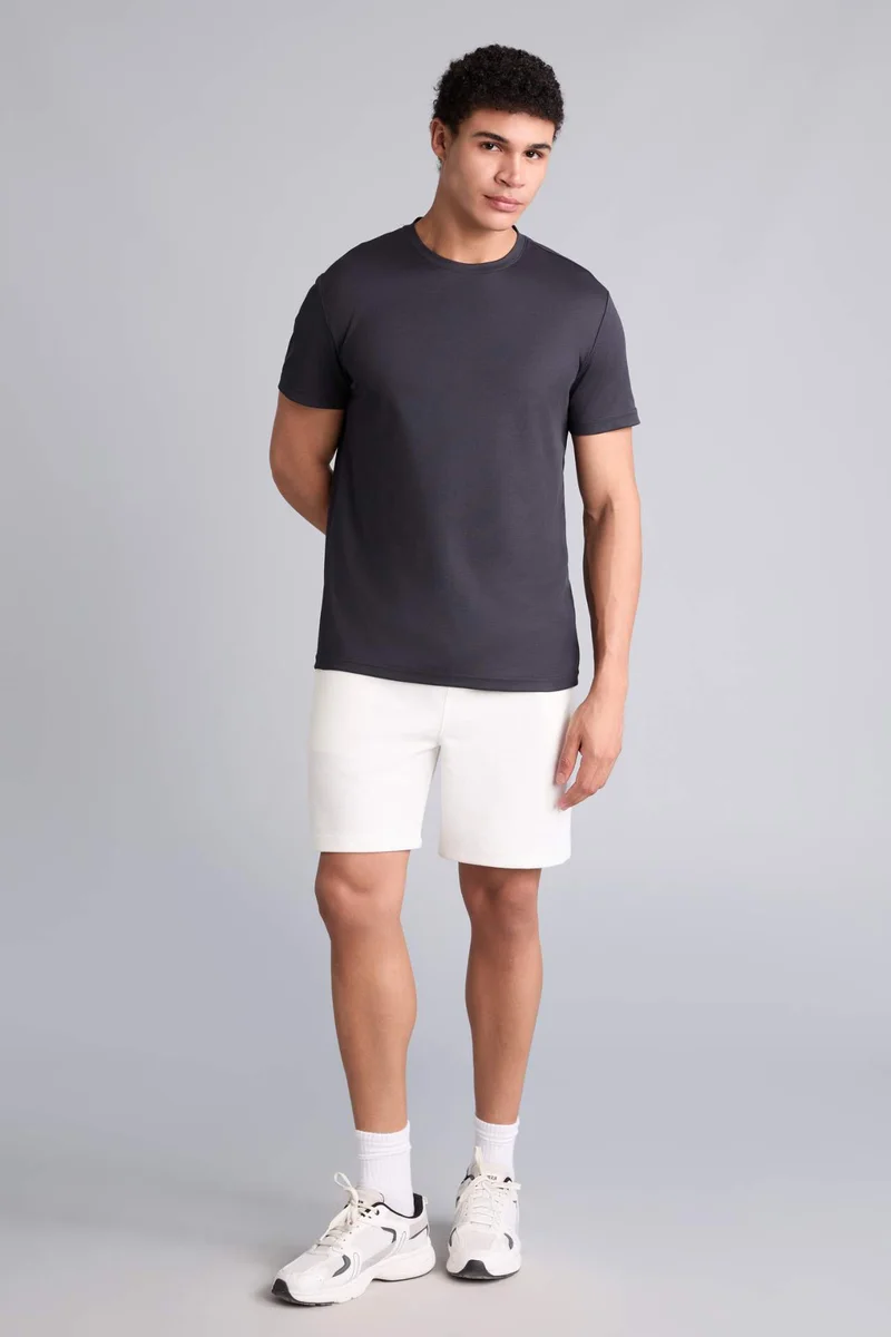 ديفاكتو Standard Fit Short Sleeve T-Shirt