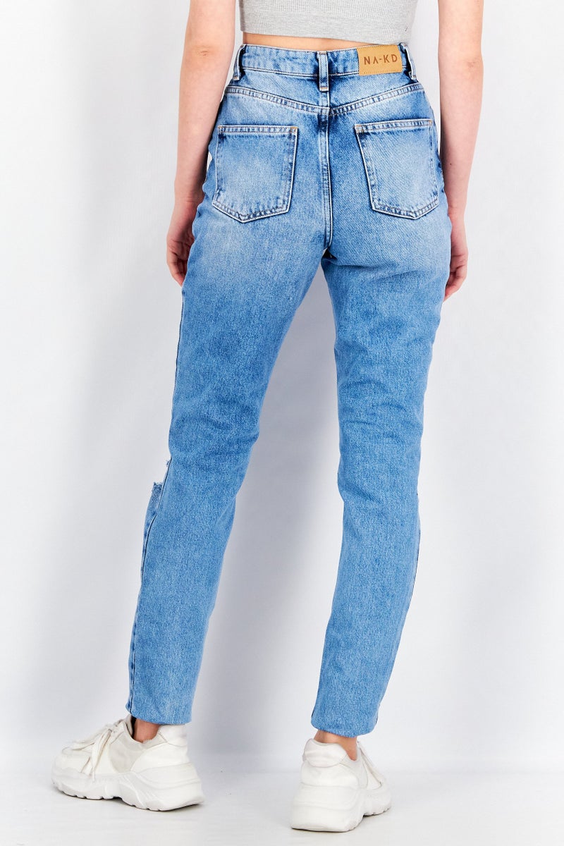 NA-KD جينز دنيم مغسول مستقيم من أنيكا تيلر × NA-KD للنساء، أزرق - Image 3
