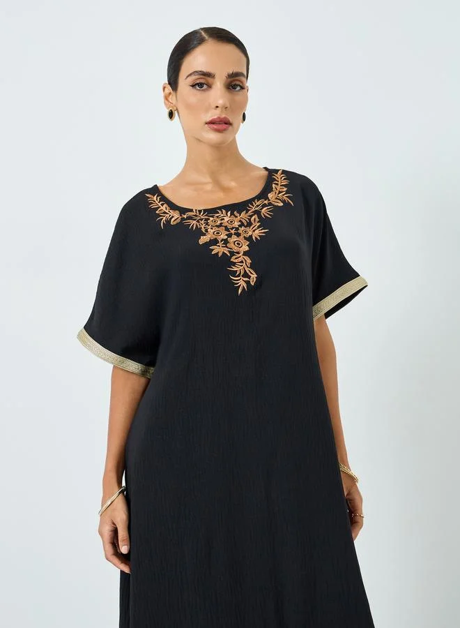 تايك تو جلابية بياقة دائرية وتفاصيل زهور