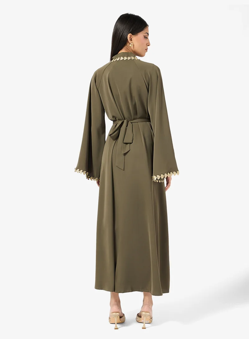 Khizana Abaya With Contrast Piping