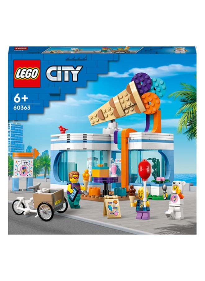 LEGO - مجموعة ألعاب بناء محل آيس كريم المدينة 60363؛ تشمل دراجة شحن، 3 شخصيات مصغرة والعديد من الميزات الممتعة والإكسسوارات للعب الأدوار الخيالية؛ فكرة هدية للأطفال من عمر 6 سنوات فما فوق (296 قطعة) - Image 1