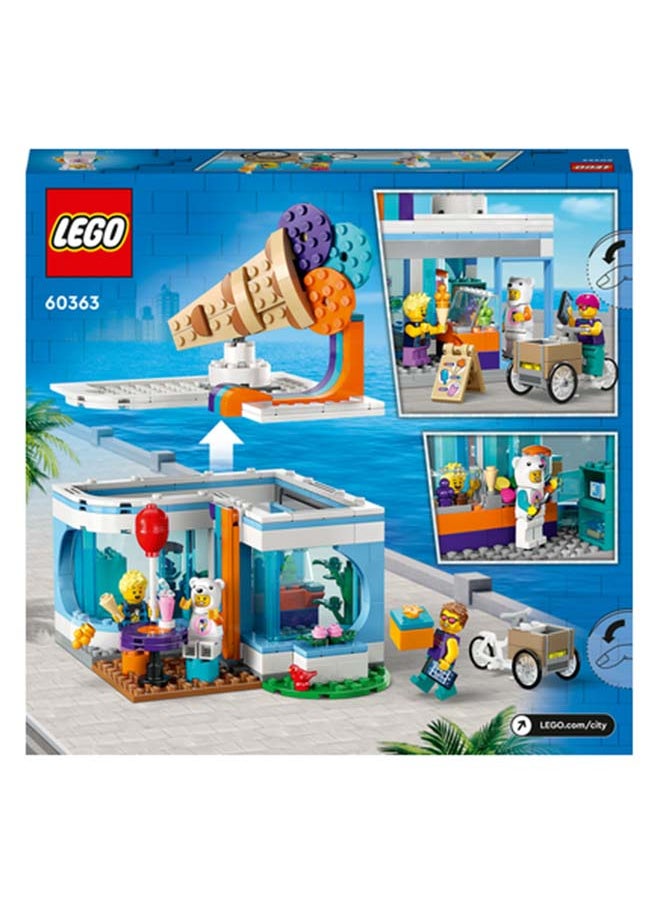 LEGO - مجموعة ألعاب بناء محل آيس كريم المدينة 60363؛ تشمل دراجة شحن، 3 شخصيات مصغرة والعديد من الميزات الممتعة والإكسسوارات للعب الأدوار الخيالية؛ فكرة هدية للأطفال من عمر 6 سنوات فما فوق (296 قطعة) - Image 1