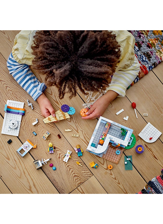 LEGO - مجموعة ألعاب بناء محل آيس كريم المدينة 60363؛ تشمل دراجة شحن، 3 شخصيات مصغرة والعديد من الميزات الممتعة والإكسسوارات للعب الأدوار الخيالية؛ فكرة هدية للأطفال من عمر 6 سنوات فما فوق (296 قطعة) - Image 1