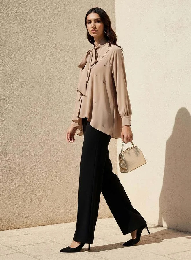 ايكونيك توب أيقوني بقصة مريحة وزخارف كريستالية